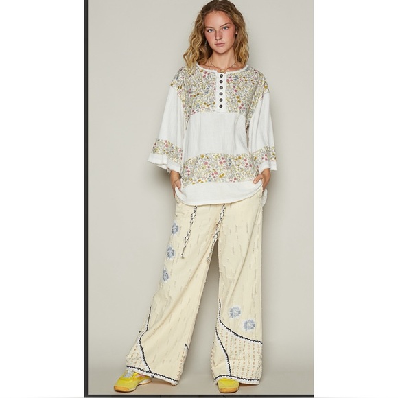 Summer Clearout Last 1️⃣ POL. Floral Gauze Top with buttons. New - Picture 2 of 3